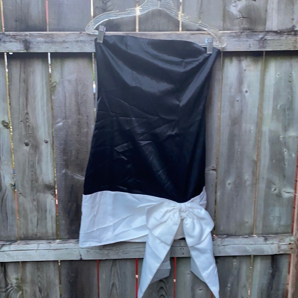 Satin strapless bow dress sz. M NWT